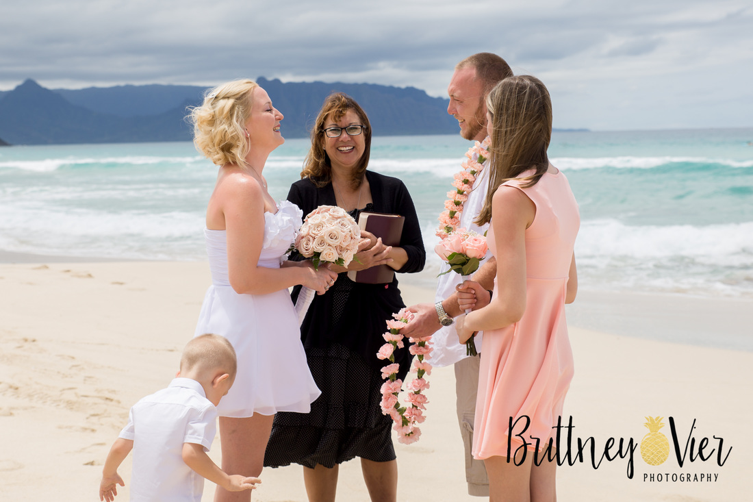 Oahu wedding photographer | beach ceremony