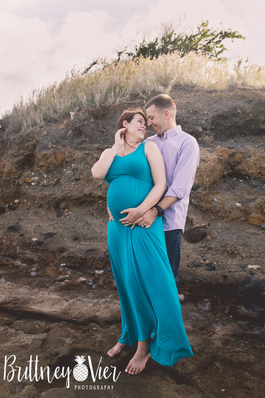 Beach maternity session | Kailua maternity photographer