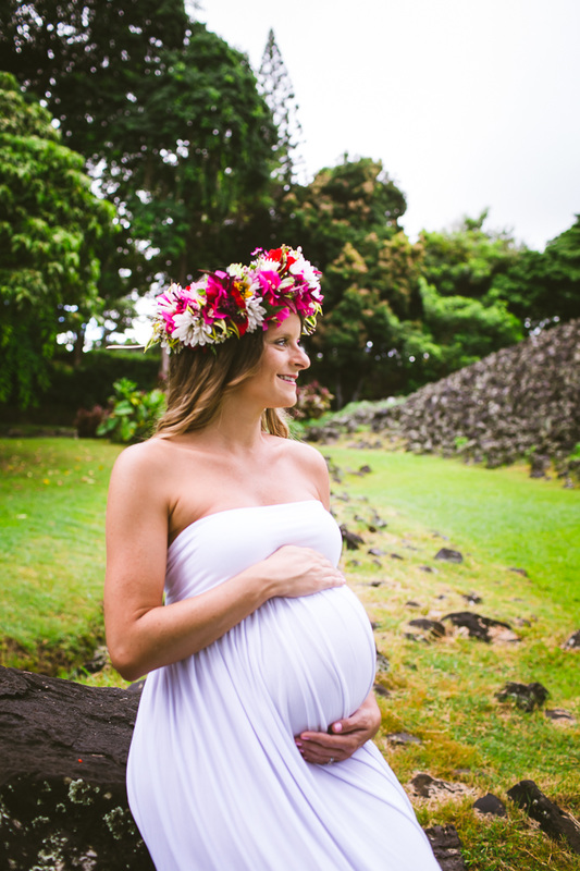 Hawaii maternity photographer