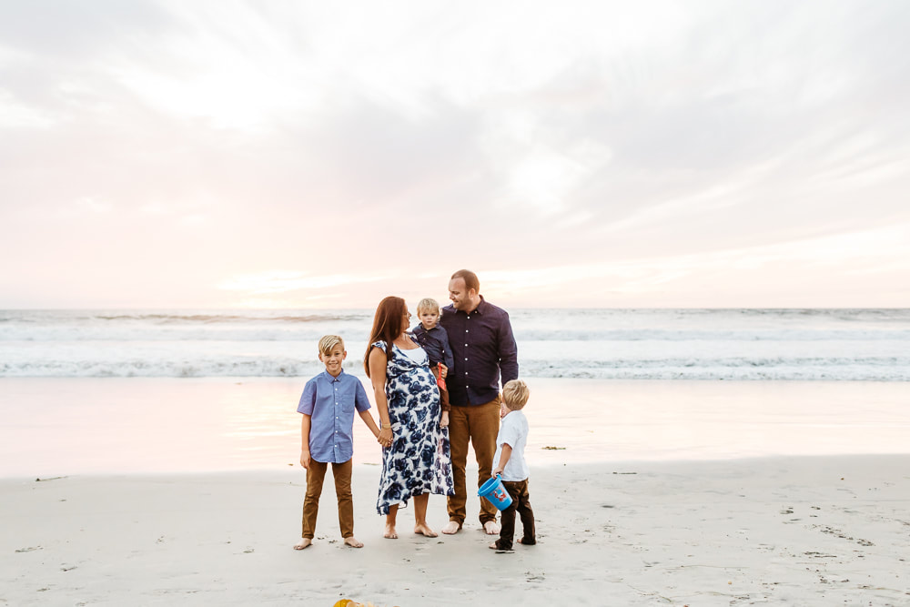 Family lifestyle session | Beach photography | www.brittneyvierphotography.com