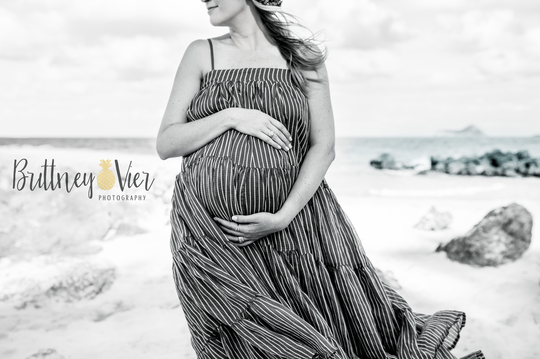 Maternity photo | baby bump | beach session | Hawaii
