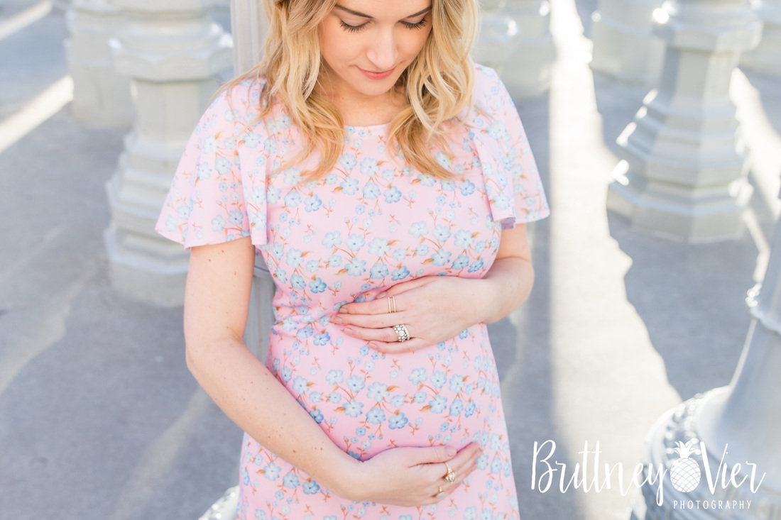Maternity photo, 10 week baby bump | Los Angeles, California | LACMA | Pregnancy announcement